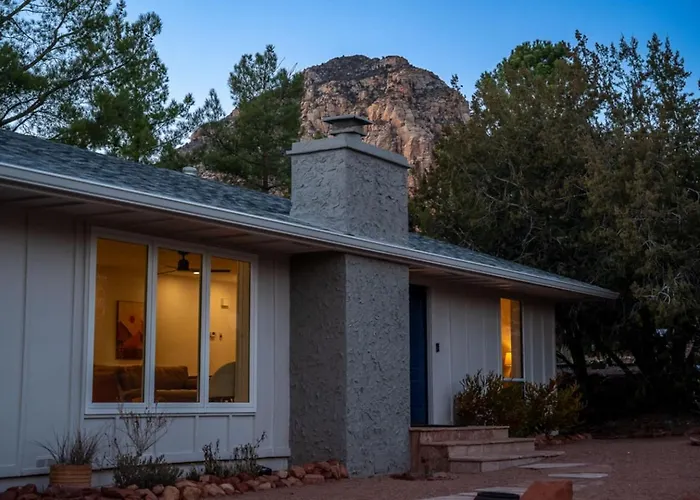 New! Scenic Escape | Yard/views/trails! *