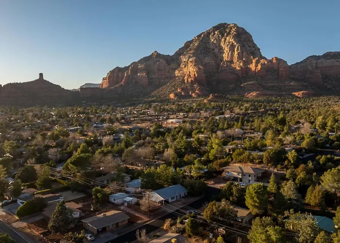 New! Scenic Escape | Yard/views/trails! *
